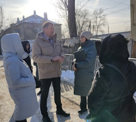 С жителями дома на ул. Буровой обсудили вопросы переселения из аварийного жилья